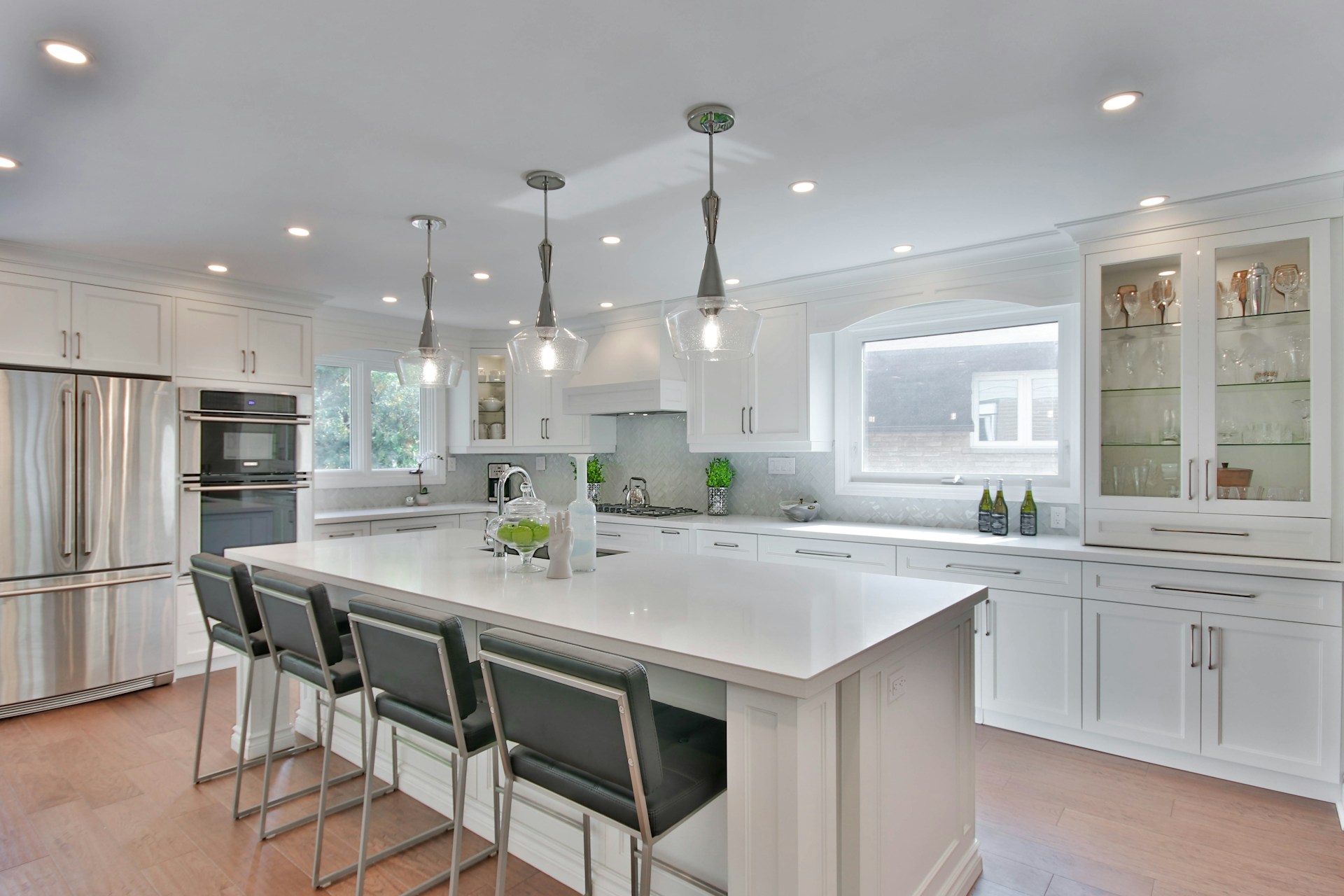 Entertainer's White kitchen design